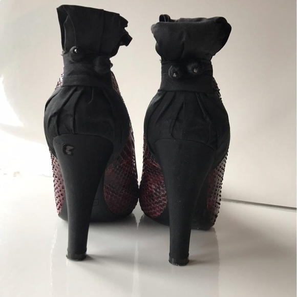 Marc Jacobs Burgundy Snakeskin Pumps - Picture 4 of 8